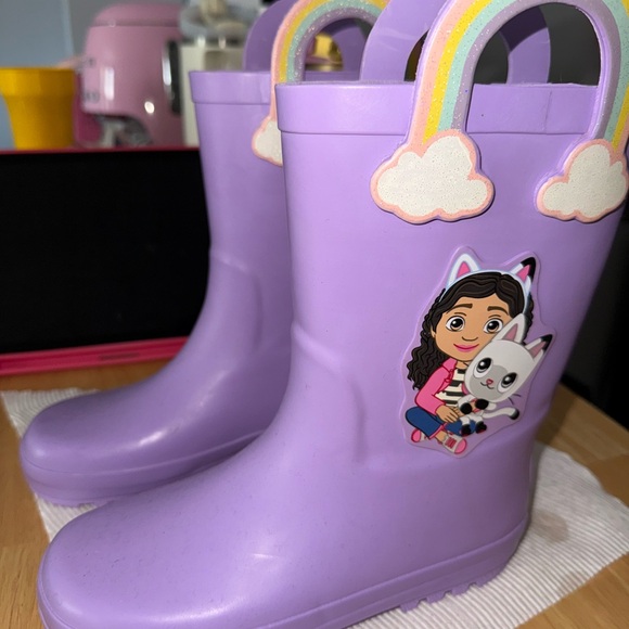H&M Gabby’s Dollhouse Lavender Kids' Boots with Rainbow Handles - Picture 6 of 6